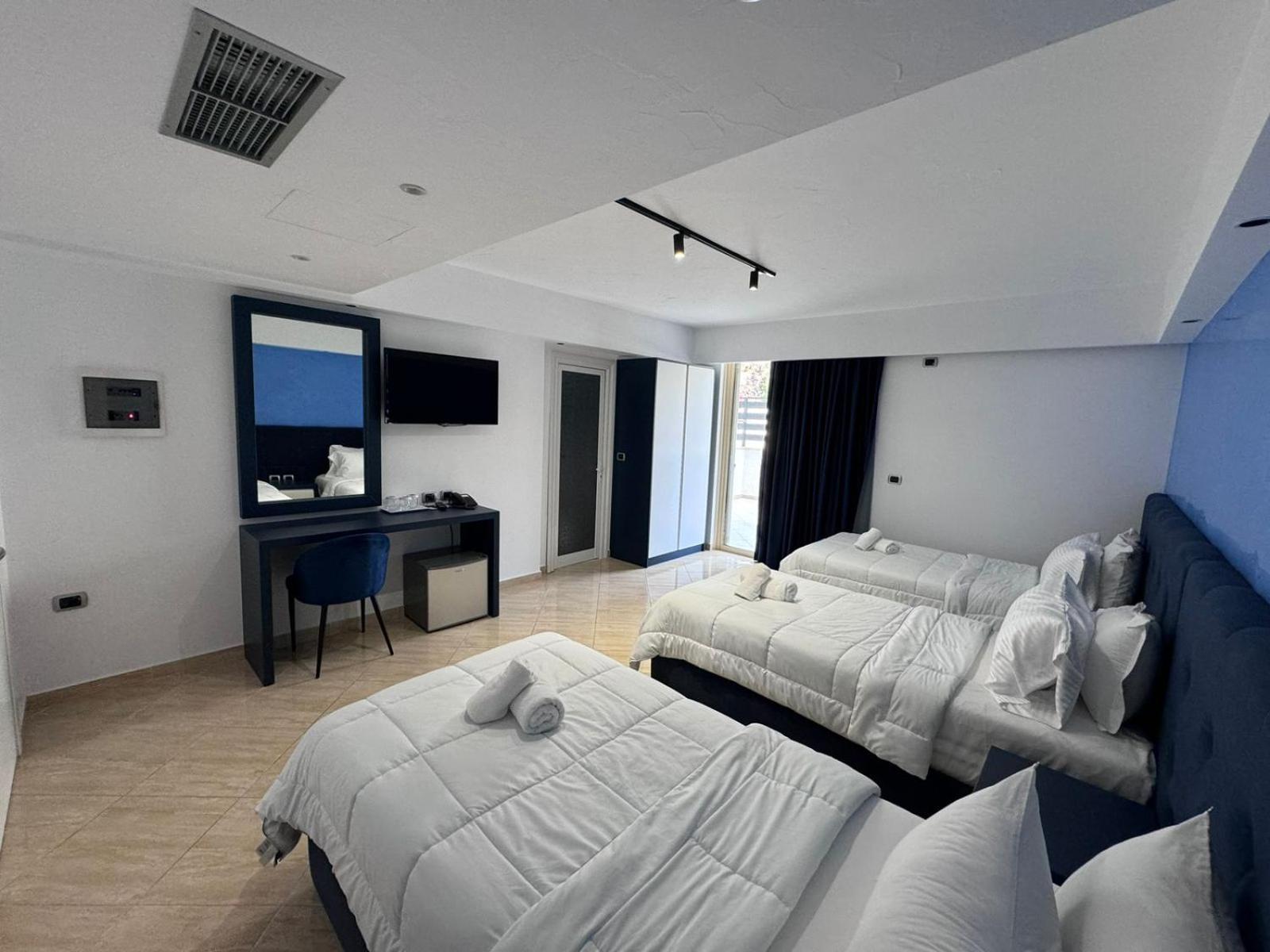 Hotel Blue Sky Sarandë Eksteriør bilde
